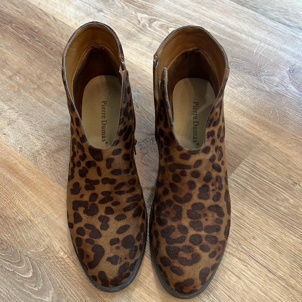 Pierre Dumas leopard ankle booties size 8.5